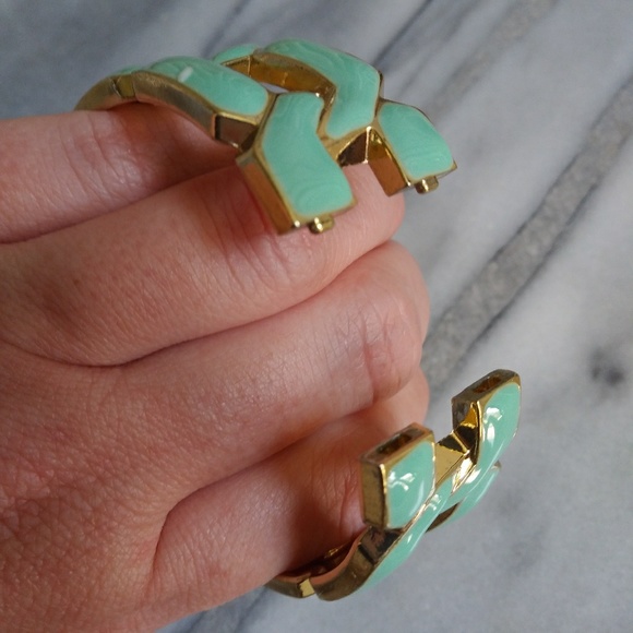 Mint Link Enamel Cuff Bracelet - Picture 7 of 7